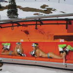 2 Skilehrerinnen auf Skilift in Lech am Arlberg