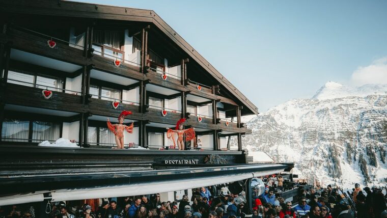 Après-Ski in der Burg Bar in Oberlech am Arlberg